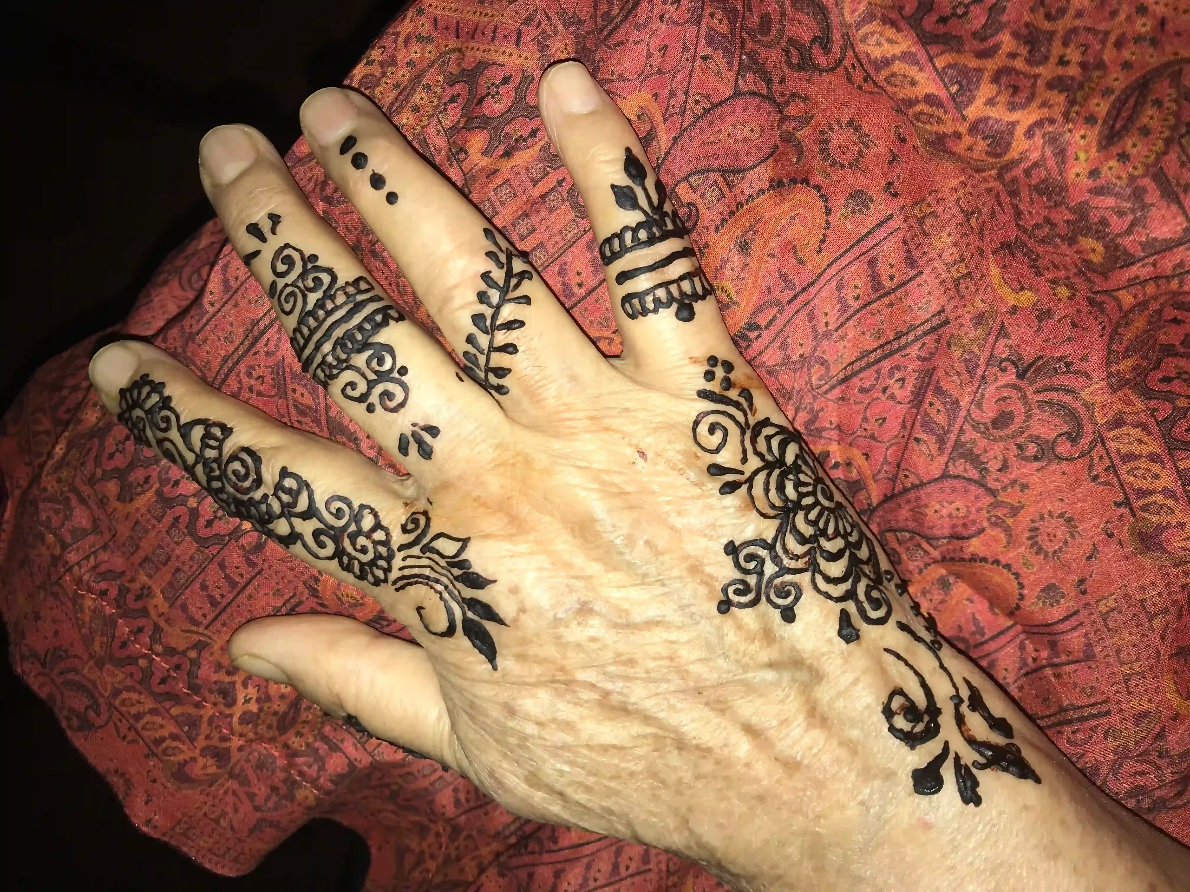Before You Get Tattoo Designs on Hand: Pain, Placement, and Professionals
