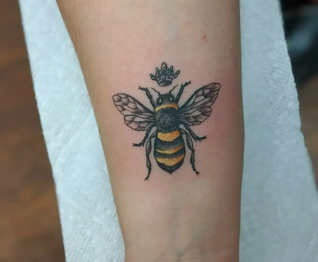 Why Are Queen Bee Tattoo Designs So Popular?